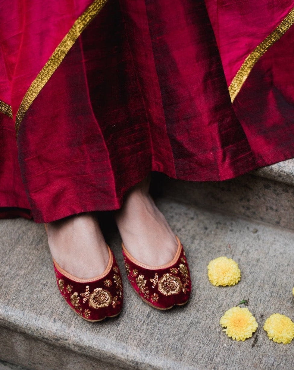 MAROON Traditional Floral Zardozi Work Ethnic Mojaris for Women