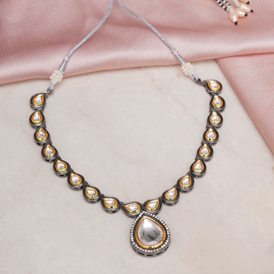Dual Tone Kundan Neckpiece | SHOBITAM