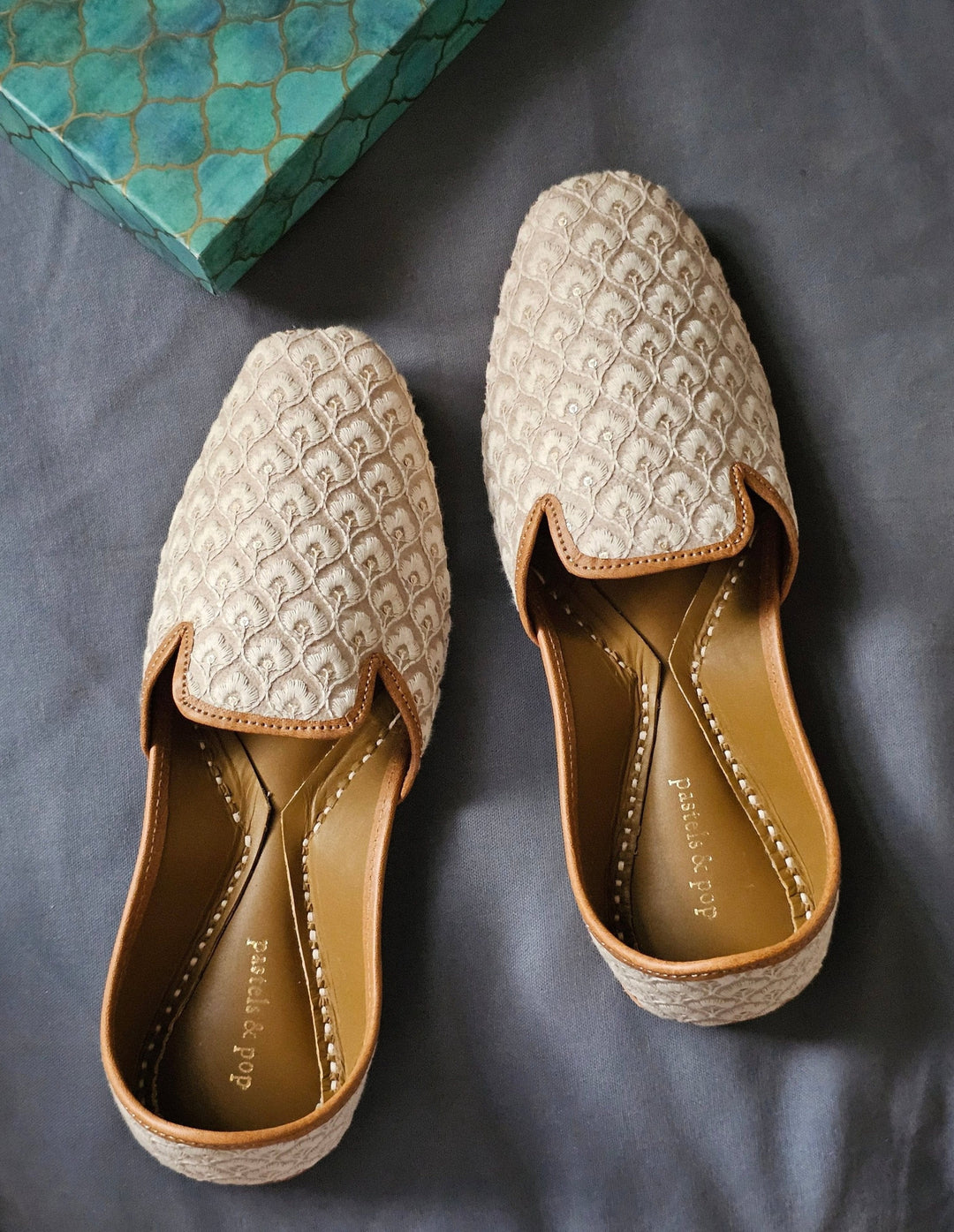 Mihir Embroidered Grey Men's Jutti (Men's)