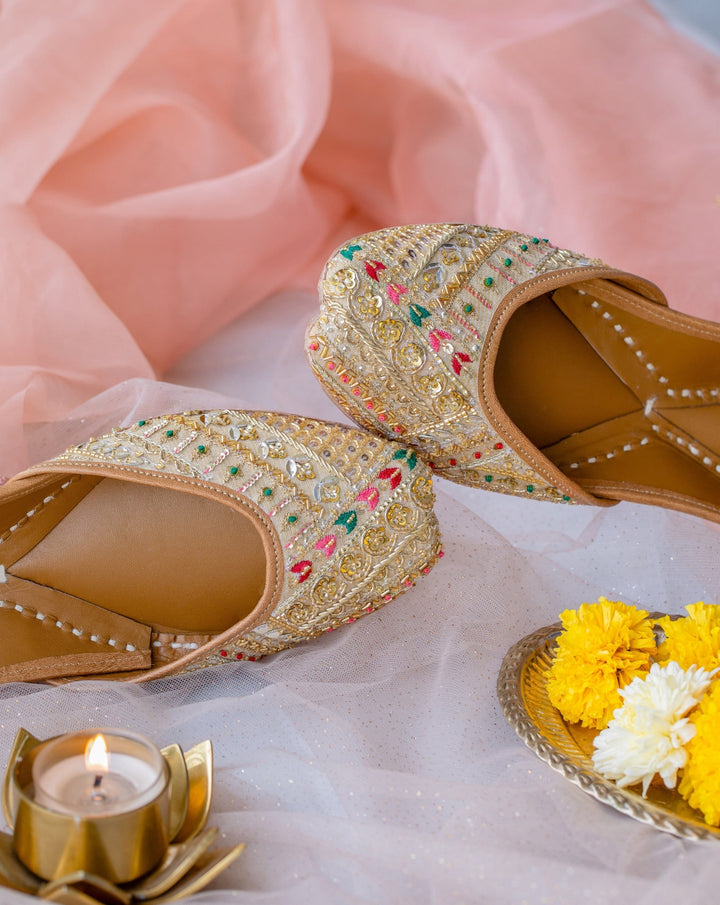 Zareen Zareen Hand-Embroidered Gold and Silver Jutti | SHOBITAM