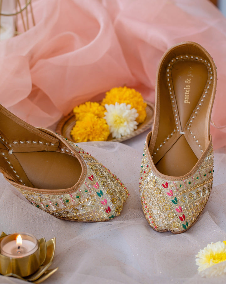Zareen Zareen Hand-Embroidered Gold and Silver Jutti | SHOBITAM