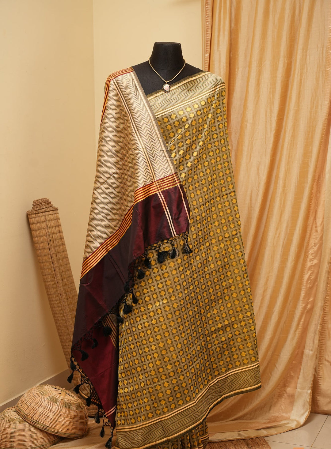 Olive Green Banarasi Tanchoi Silk Saree| SILK MARK CERTIFIED