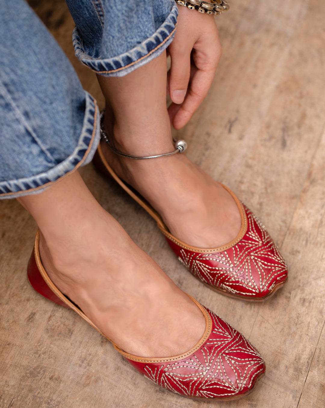 PATIALA Red Embroidery Jutties