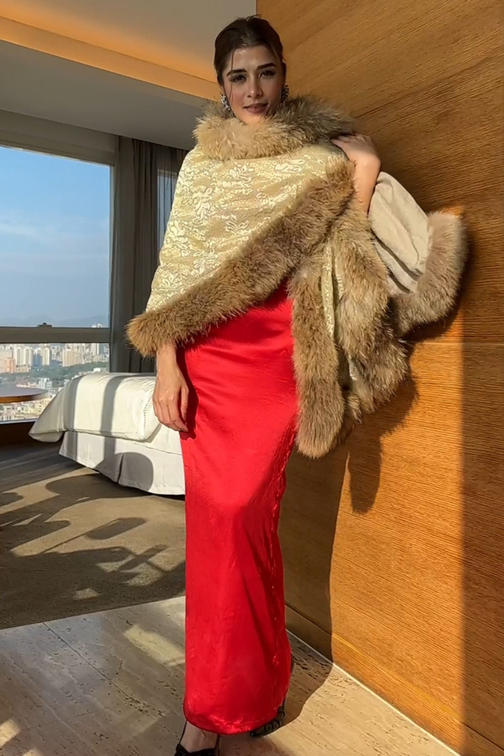 Sukhmani Gambhir In Pashmina Fur Border Stole | SHOBITAM