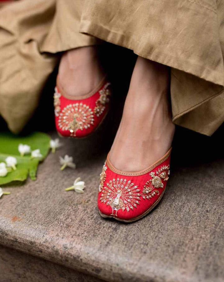 DANCING PEACOCK - Raw Silk with Intricate Hand-Embroidery Jutti