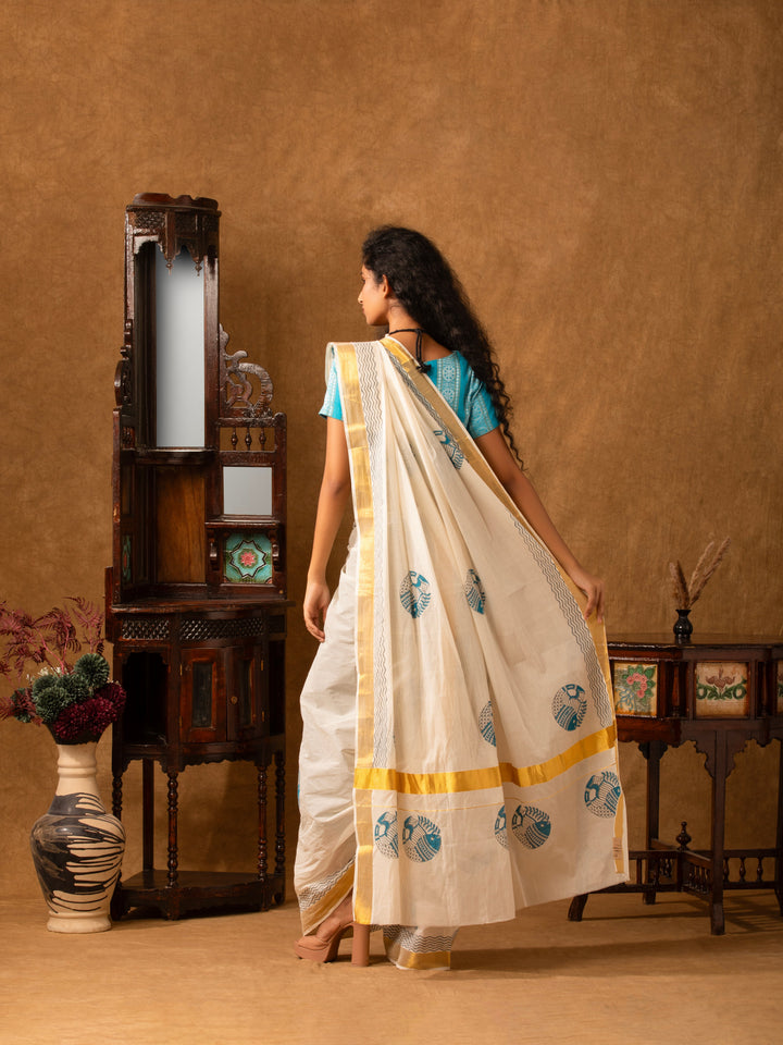 White Kasavu Fish Motif Zari Border Jugalbandhi Saree Meen | SHOBITAM