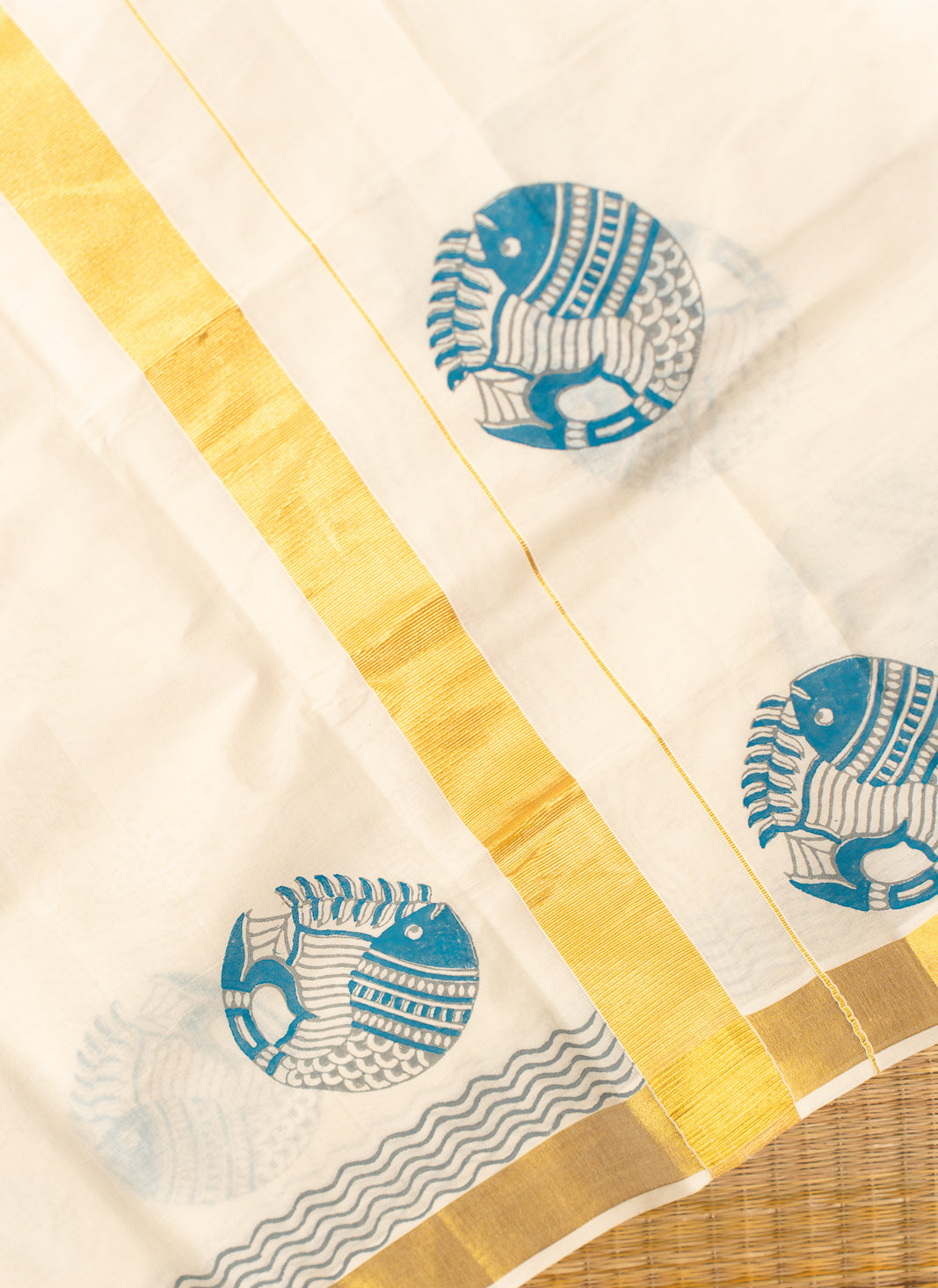 White Kasavu Fish Motif Zari Border Jugalbandhi Saree Meen | SHOBITAM