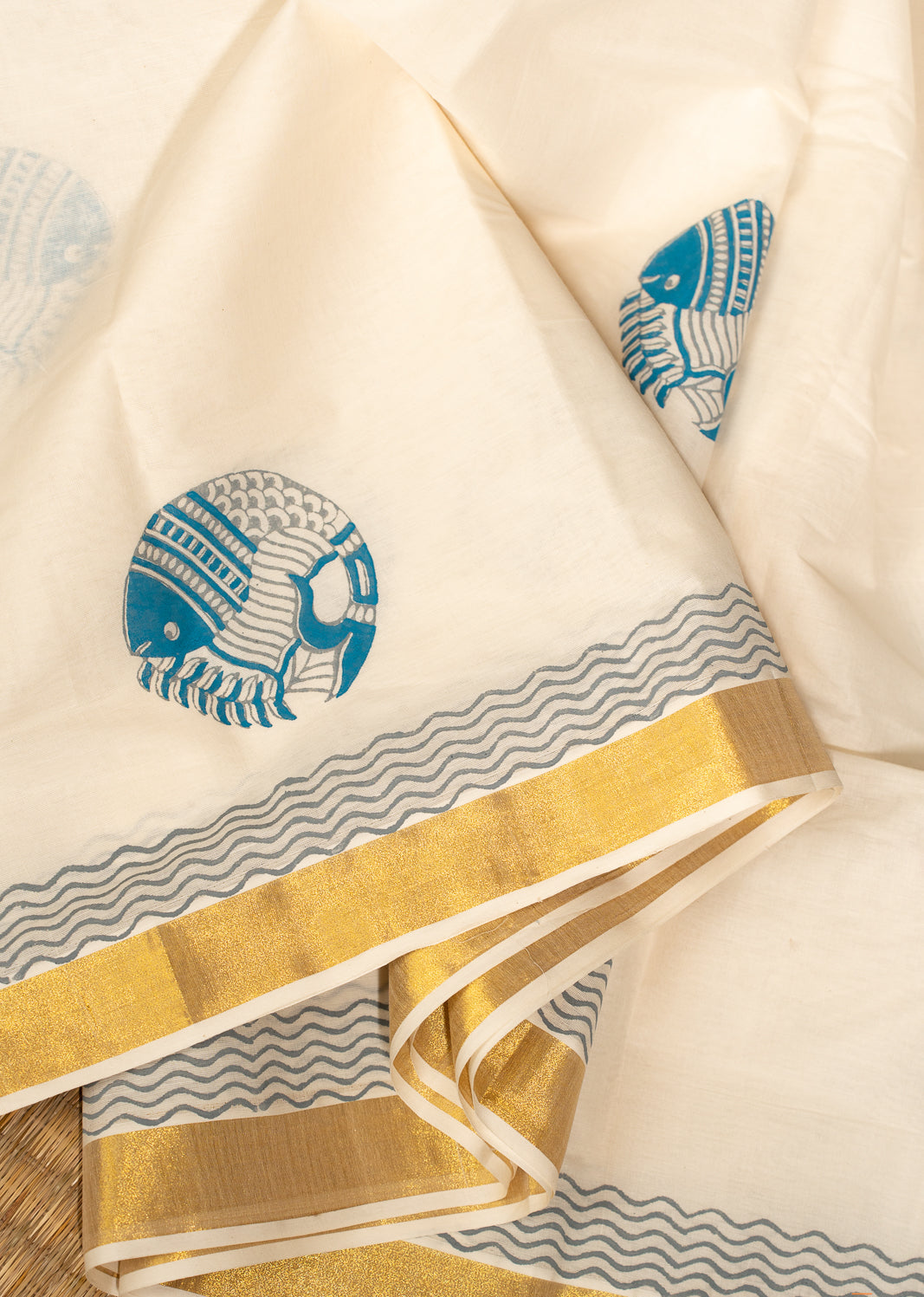 White Kasavu Fish Motif Zari Border Jugalbandhi Saree Meen | SHOBITAM