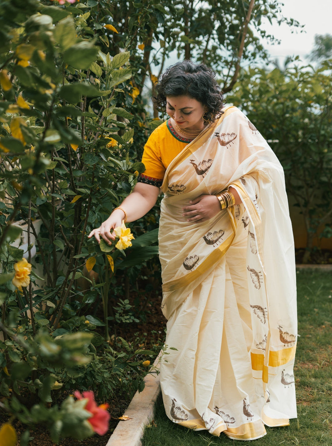 White Onam Kasavu Race-boat Motif Jugalbandhi Saree Vallamkali | SHOBITAM
