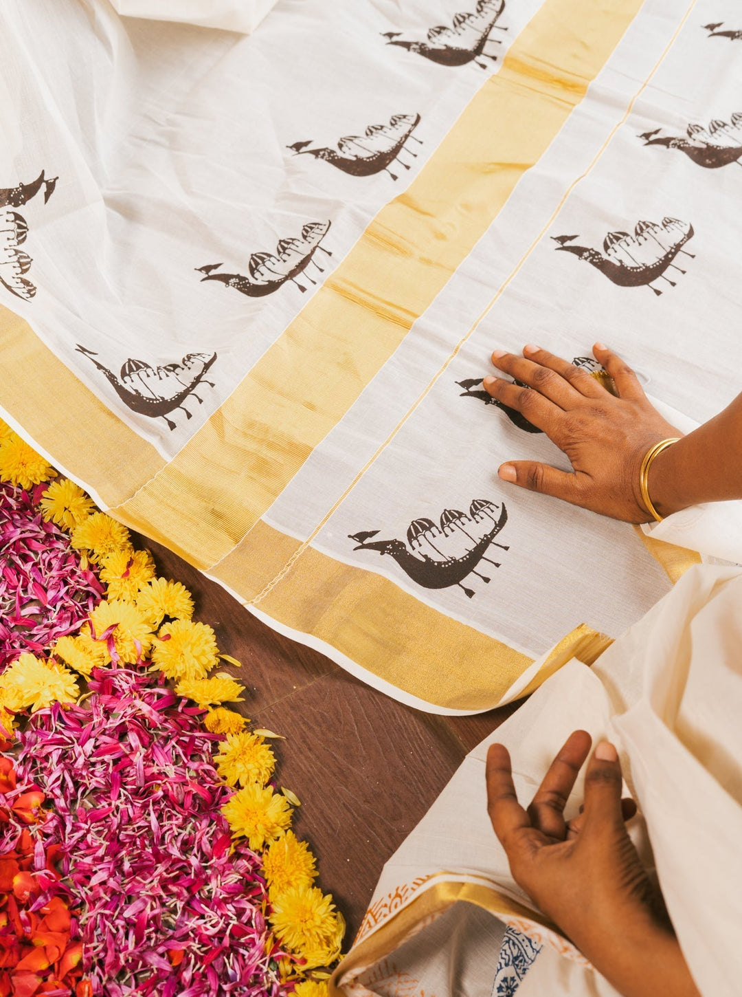 White Onam Kasavu Race-boat Motif Jugalbandhi Saree Vallamkali | SHOBITAM