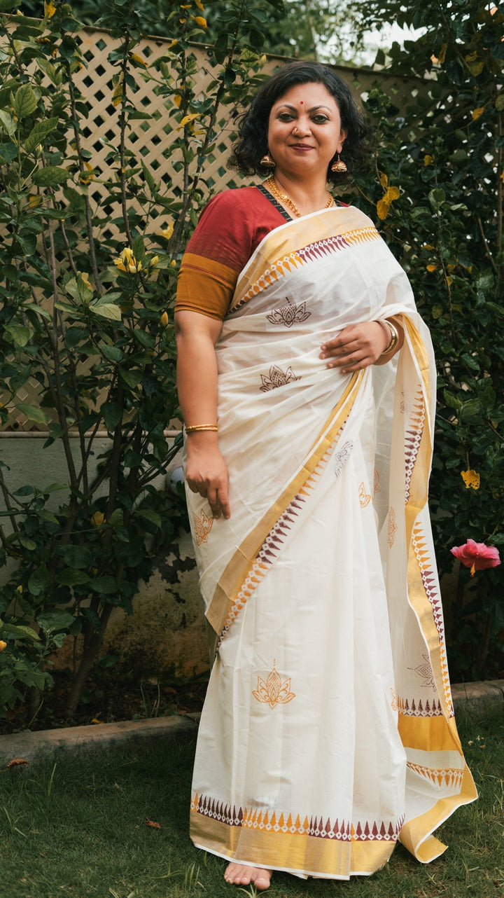 White Onam Kasavu Temple Motif Jugalbandhi Saree Taamara | SHOBITAM