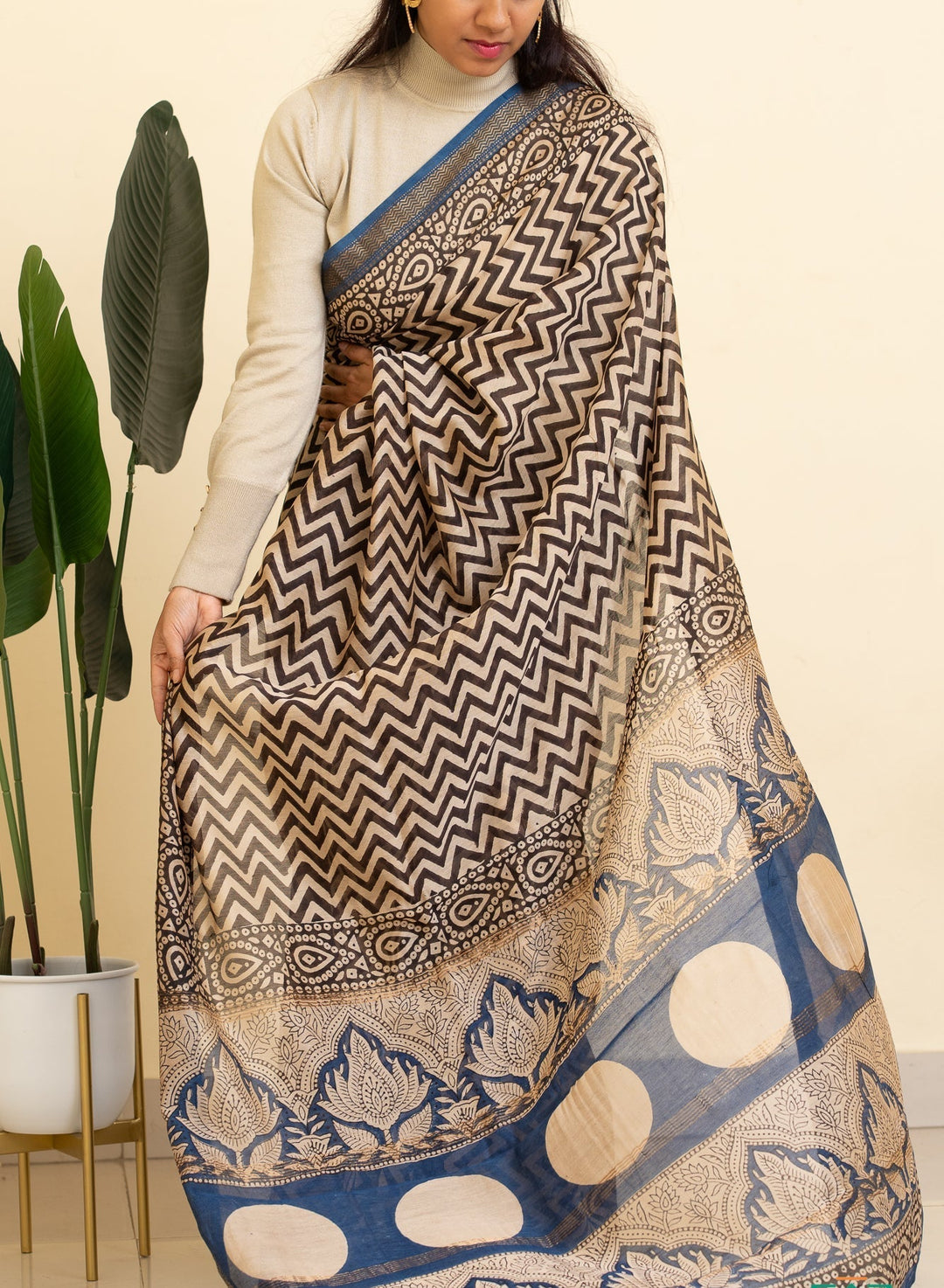 White with Black Bagru Handblock printed Maheshwari Silk Cotton Saree Strategy Queen | SHOBITAM