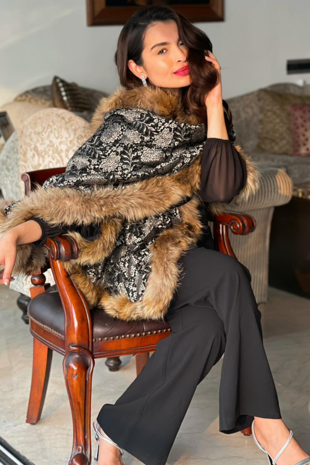 Sachi Bhasin In Pashmina Fur Border Stole | SHOBITAM